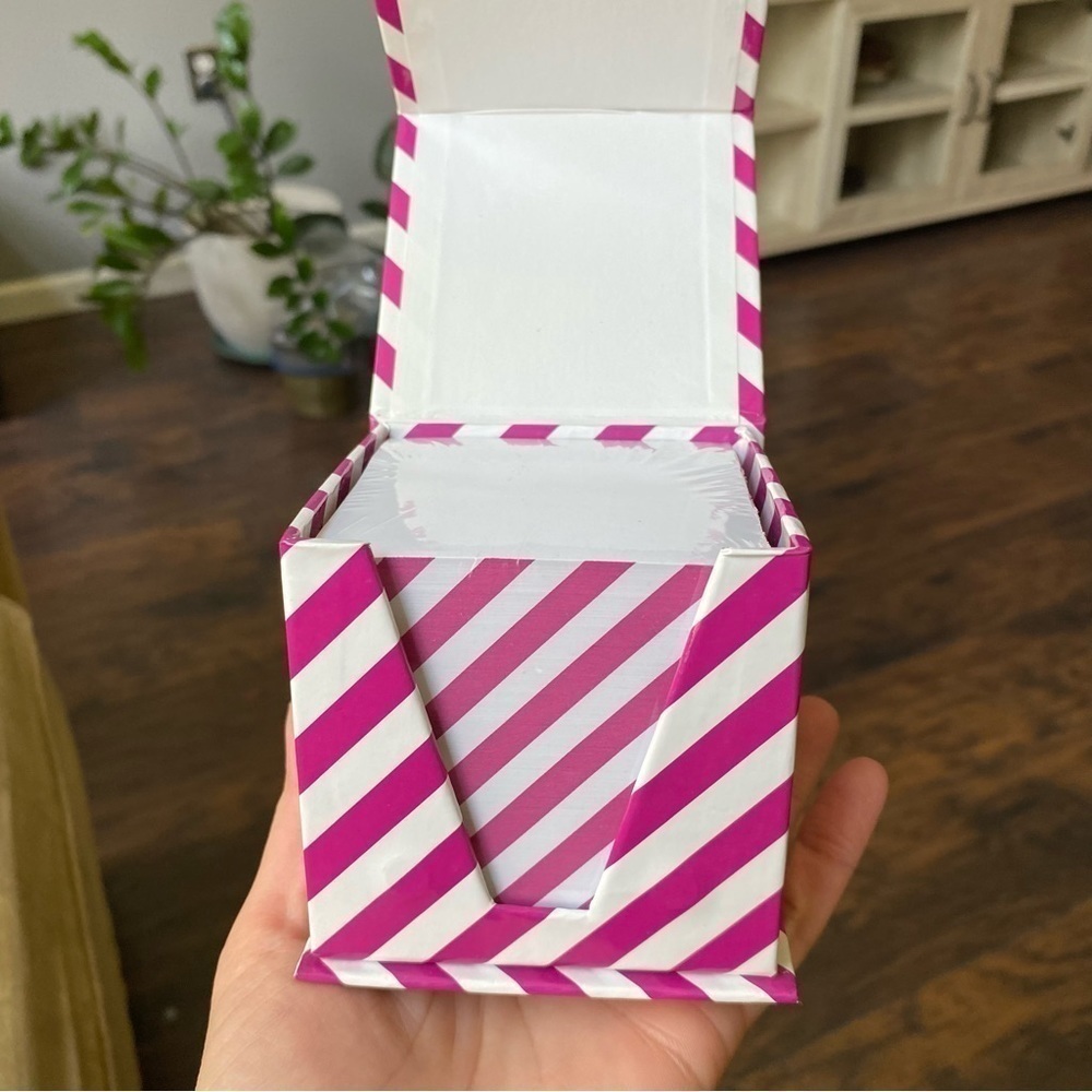 Mademoiselle NIQUEA.D Sticky Memo Block